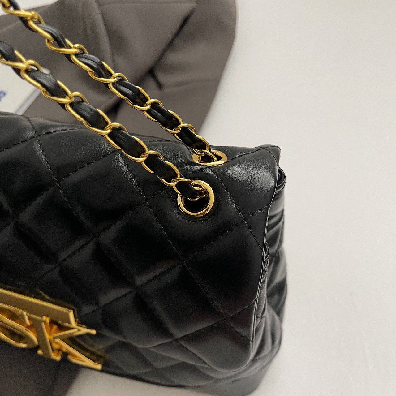 /public/uploads/photos/shares/Suzy bags/IMG_3594.jpeg